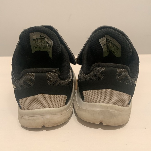 Nike black and white free 5.0 running shoes. Size 5C. - Picture 2 of 6